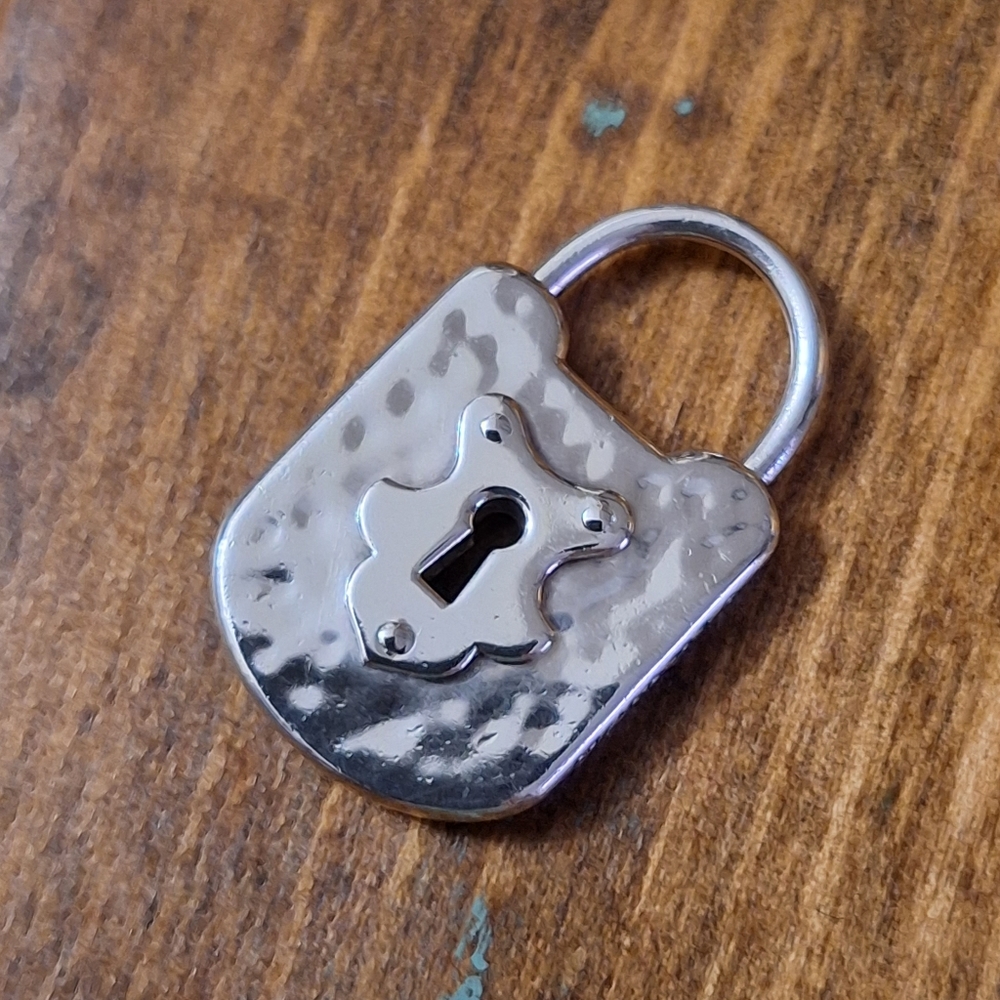 T&Co. Hammered Lock